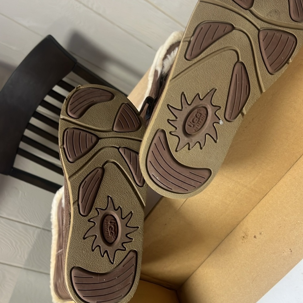 UGG BOOTS - Picture 4 of 5